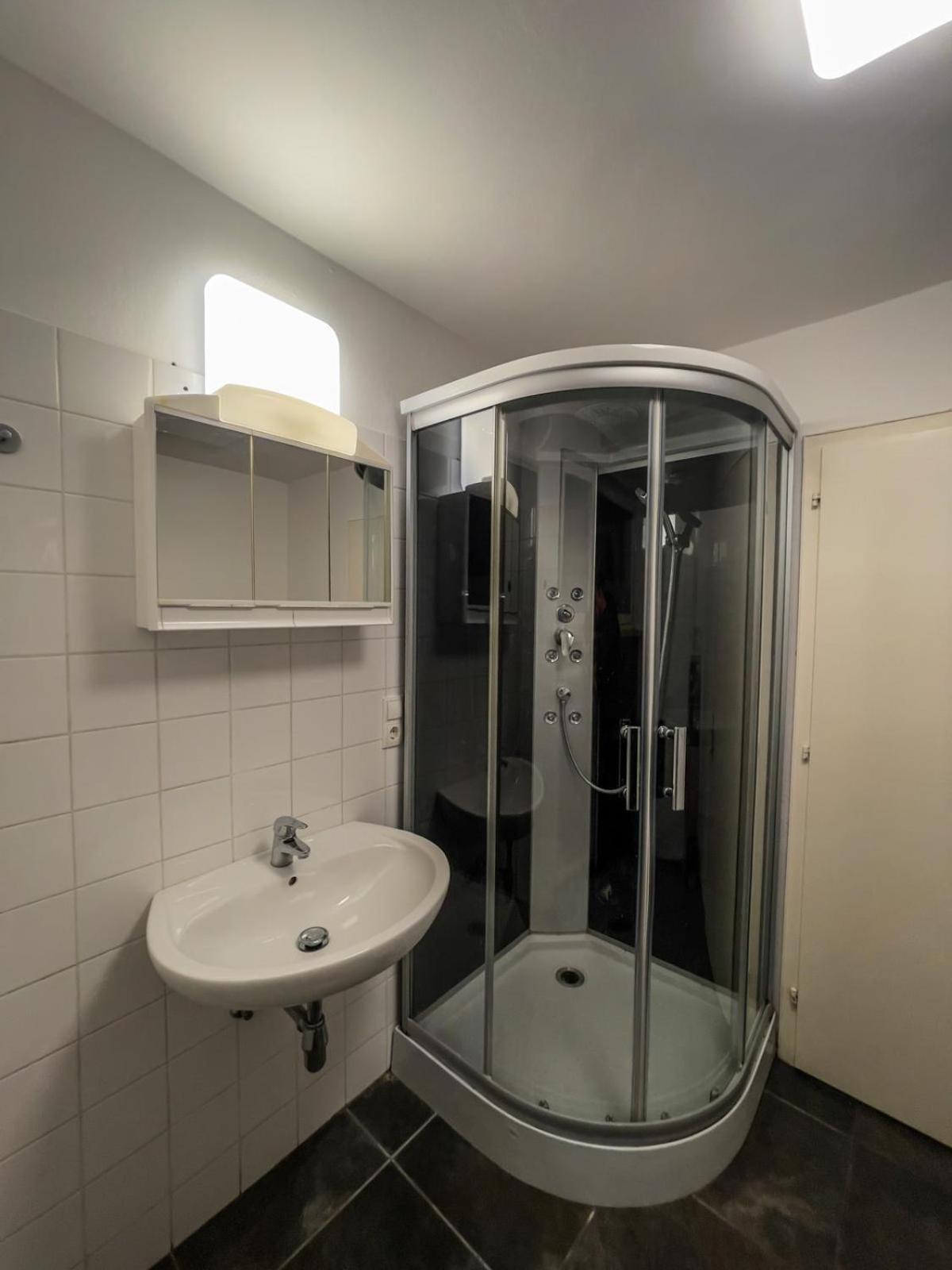 Budget Studio - 2 Einzelbetten - Parkplatz Дорнбірн Екстер'єр фото